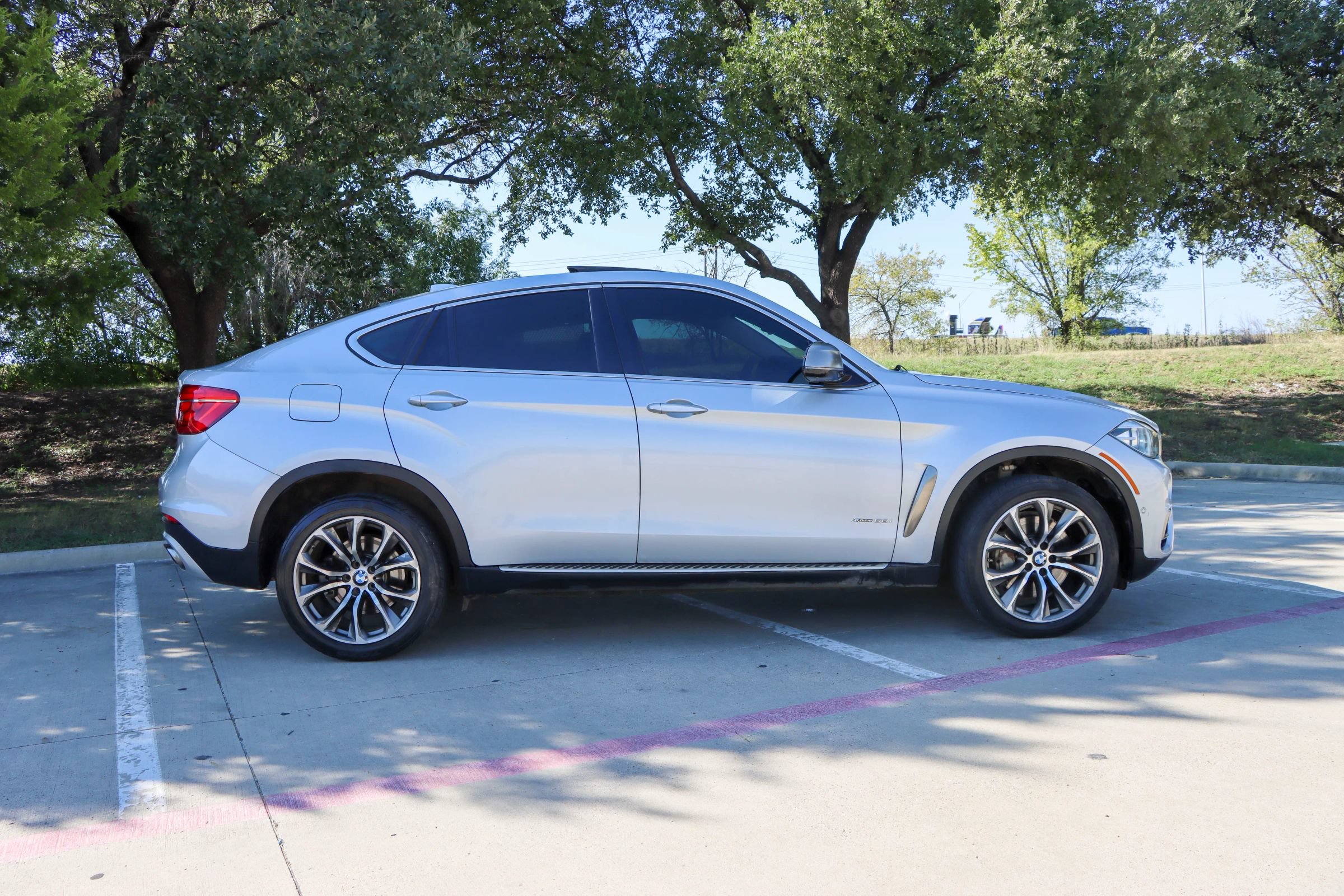 Used 2016 BMW X6 xDrive50i w/ Executive Package AWD/4WD image 8