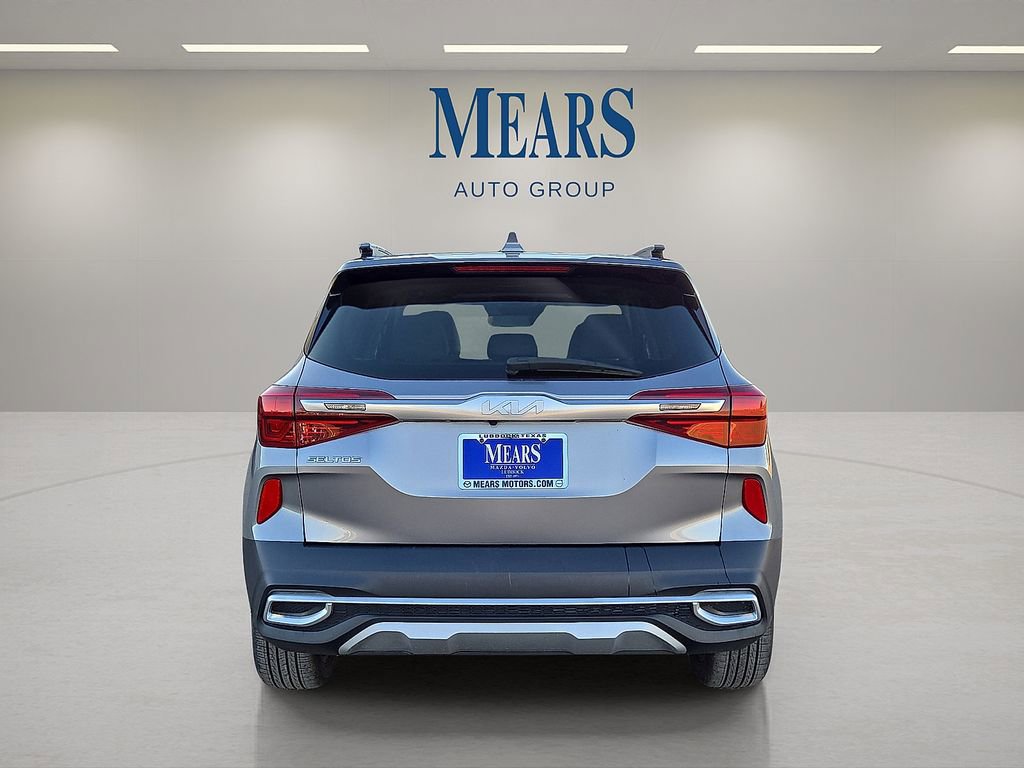 Used 2022 Kia Seltos EX image 4
