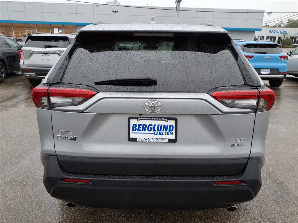 Used 2025 Toyota RAV4 LE AWD/4WD image 5