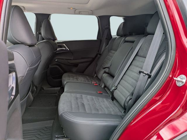 Used 2024 Mitsubishi Outlander SE image 15