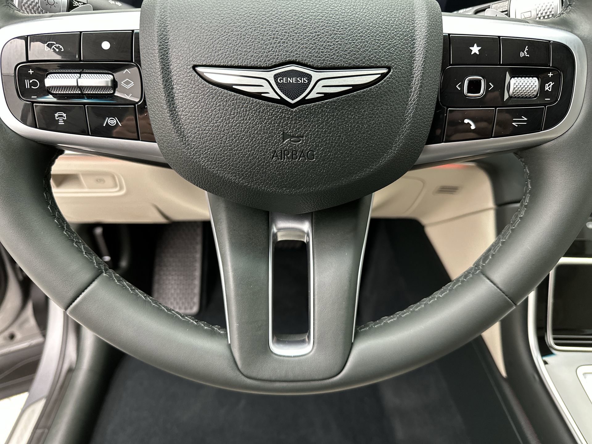 Certified 2025 Genesis GV80 2.5T Standard AWD/4WD image 14