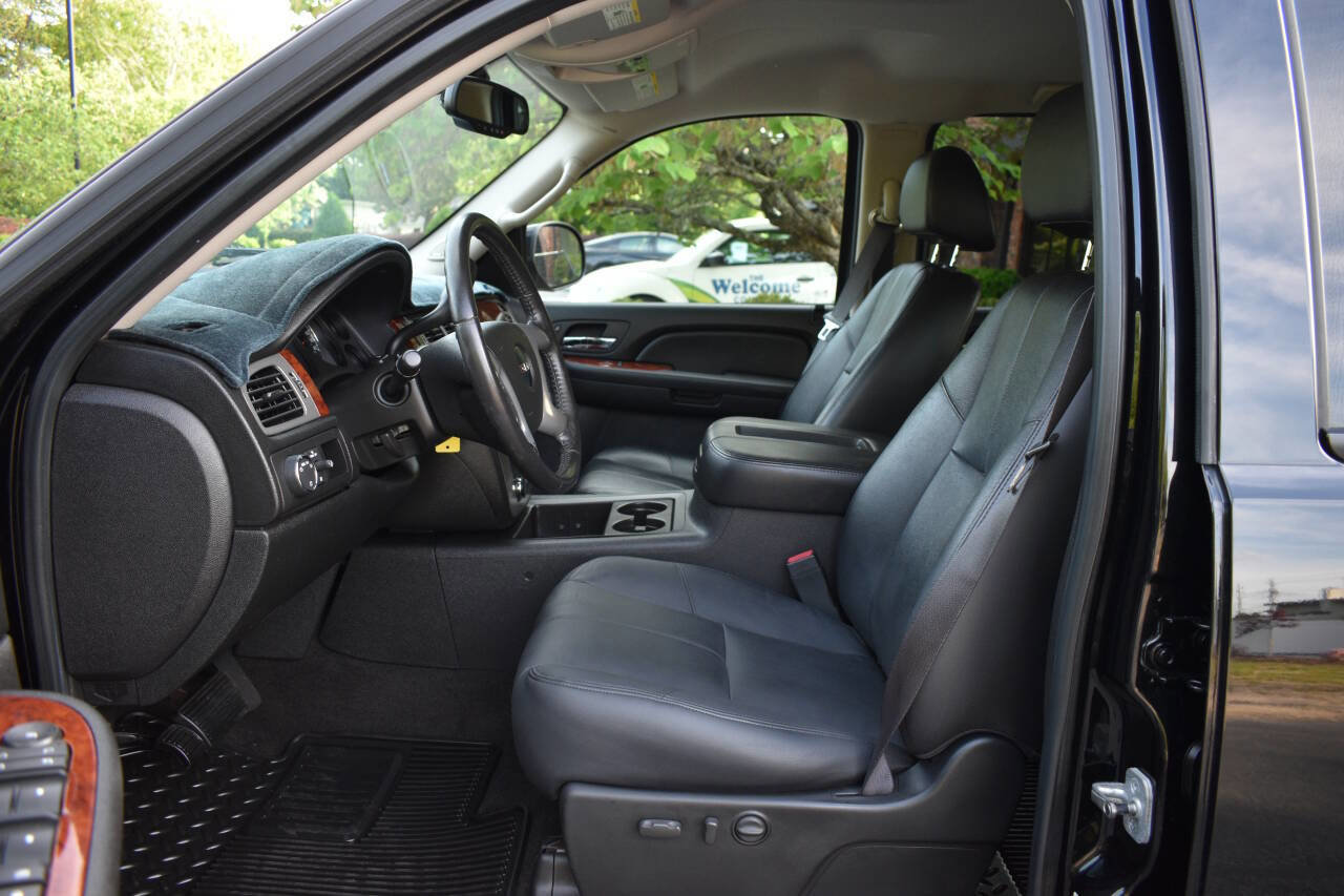 Used 2009 GMC Sierra 1500 SLT w/ Suspension Package, Off-Road image 8