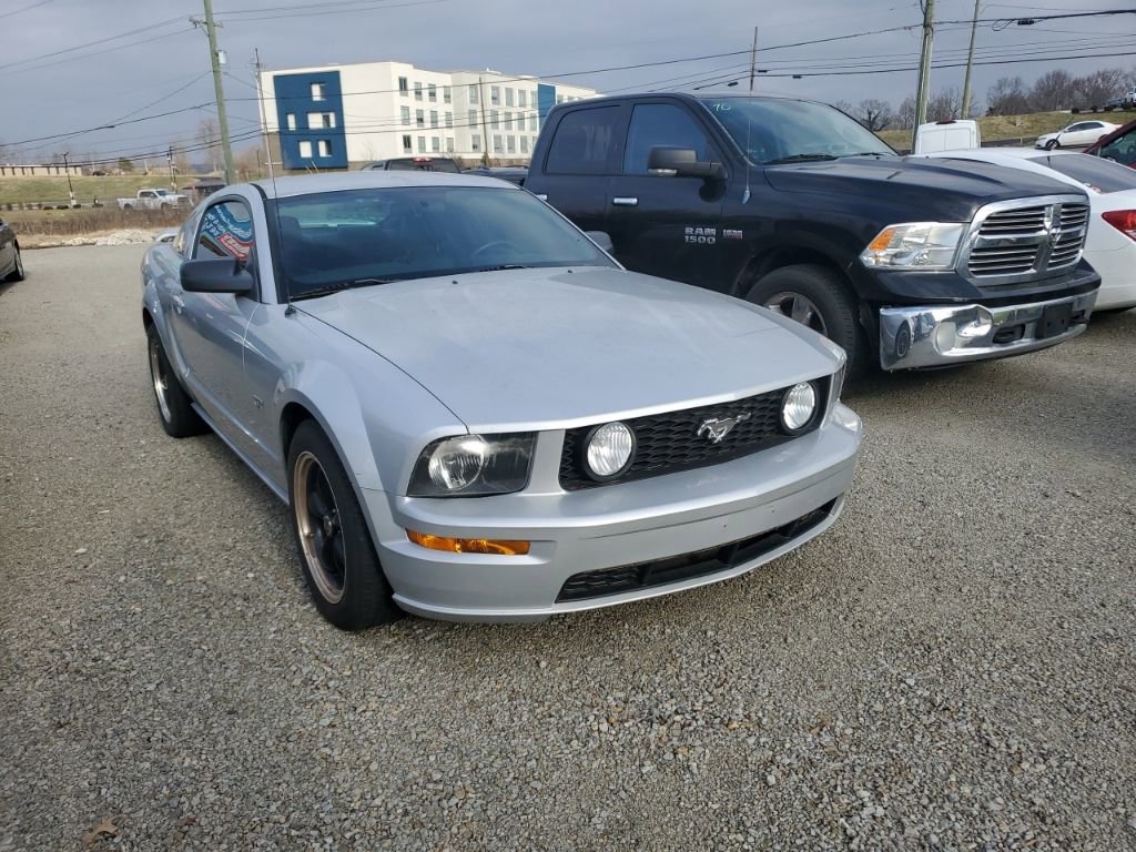Used 2005 Ford Mustang GT image 1