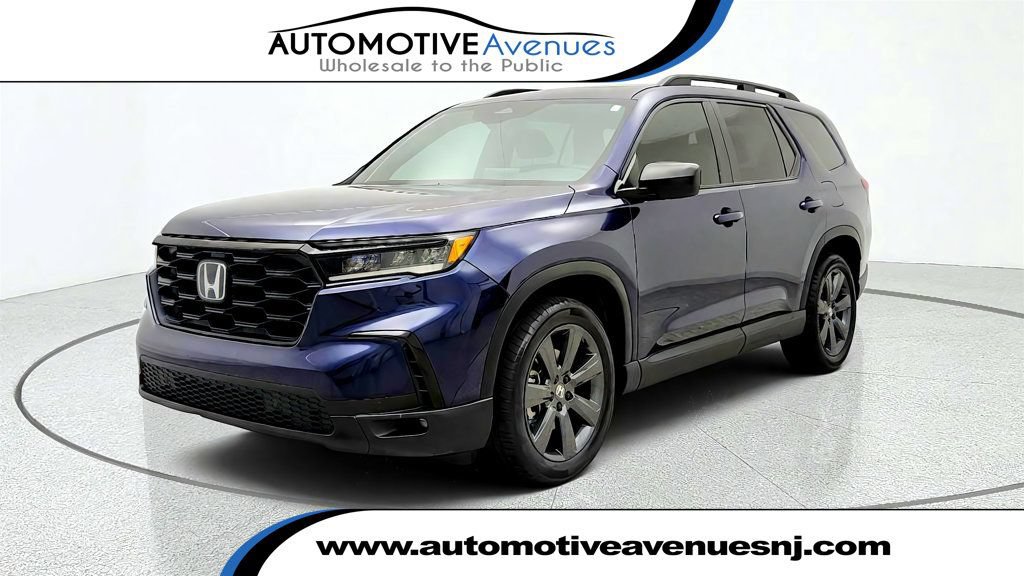 Used 2025 Honda Pilot Sport image 1