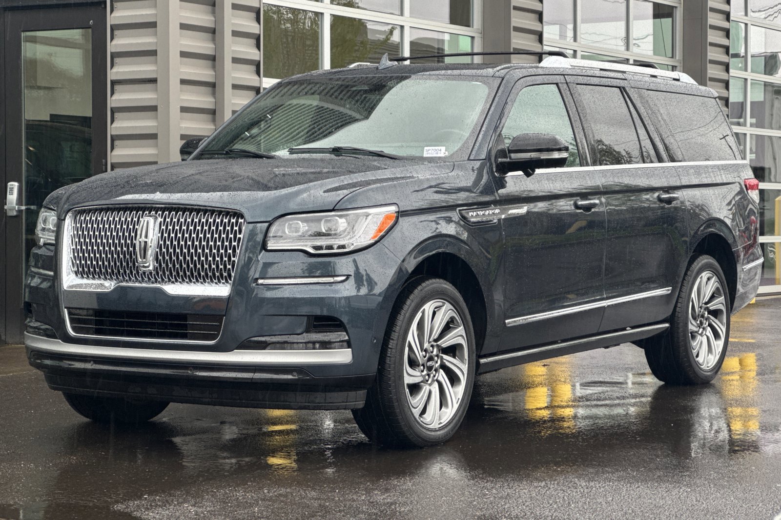 Certified 2024 Lincoln Navigator L Reserve AWD/4WD image 8