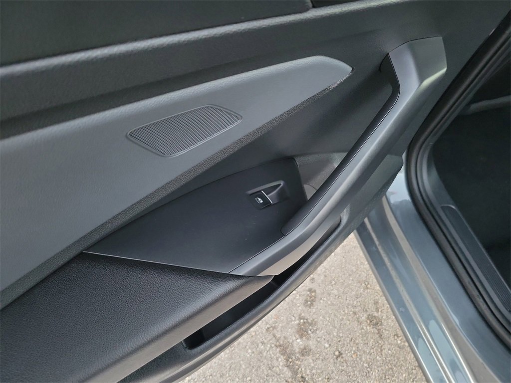 Used 2025 Volkswagen Jetta SE w/ Black Wheel Package image 12