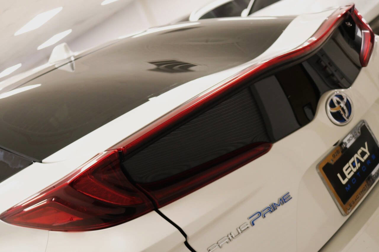 Used 2017 Toyota Prius Prime Advanced image 96