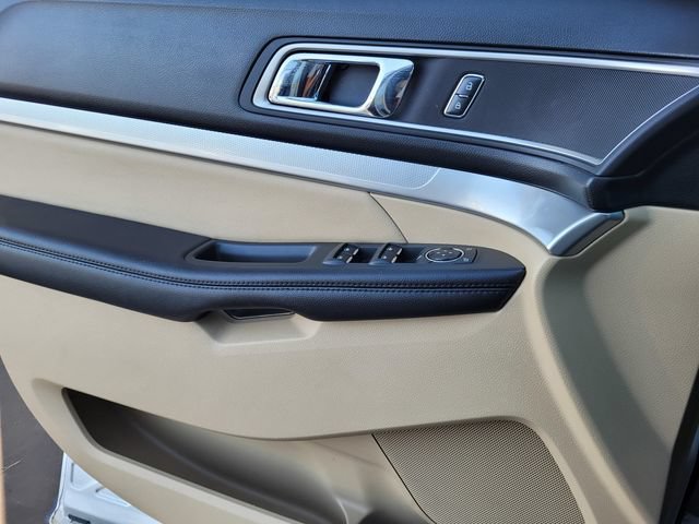 Used 2017 Ford Explorer XLT w/ Equipment Group 202A FWD image 14