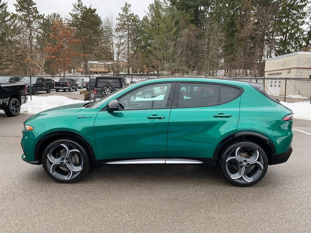 New 2026 Alfa Romeo Tonale AWD/4WD image 2