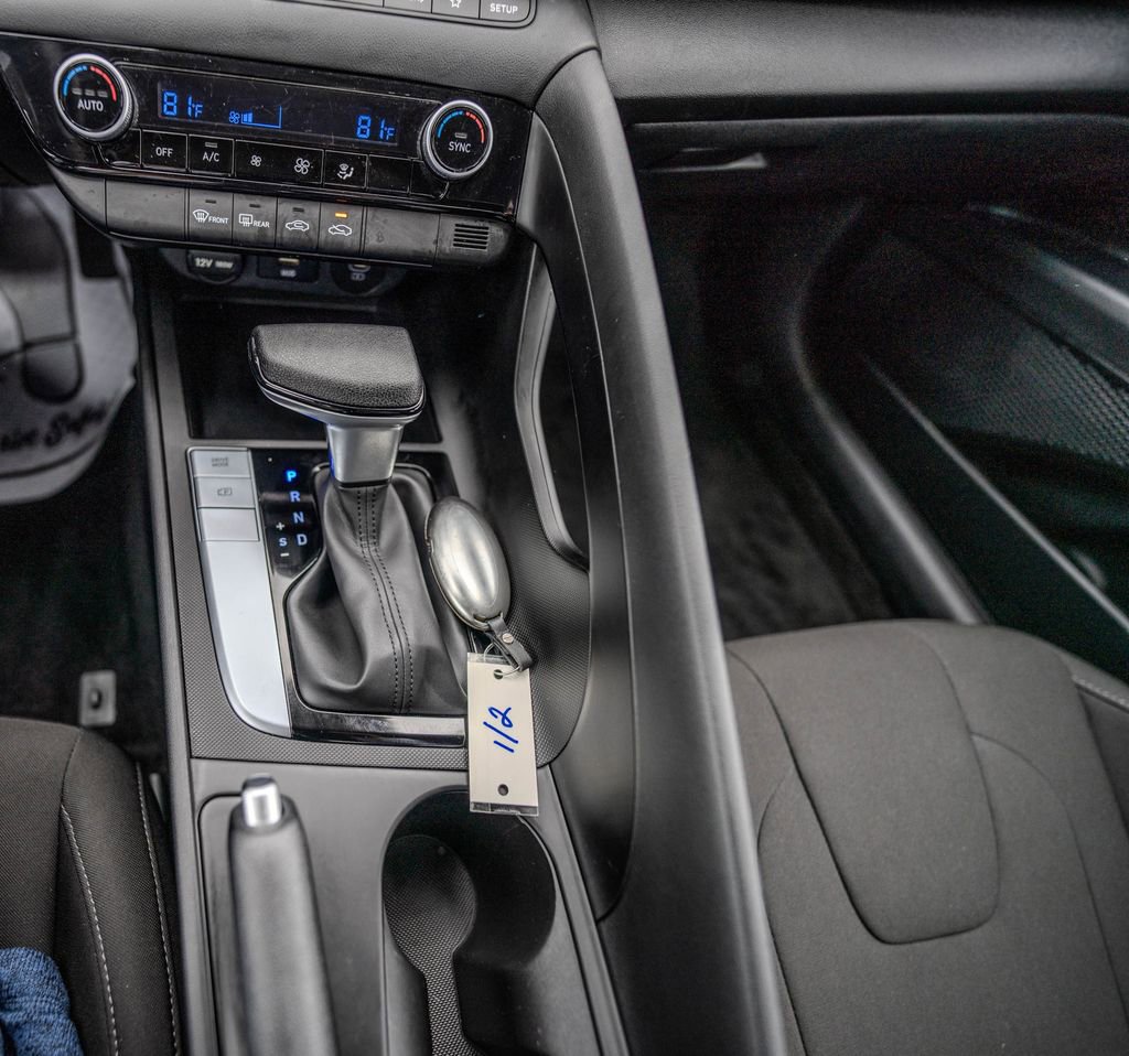 Certified 2024 Hyundai Elantra SEL image 17