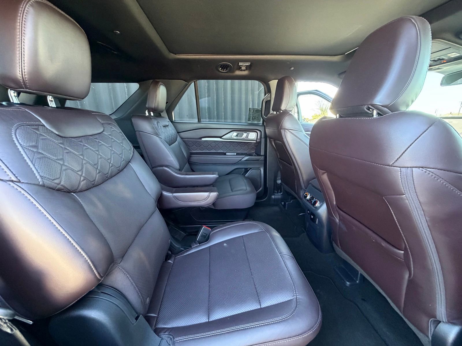 Used 2025 Ford Explorer Platinum w/ LUX Leather Package AWD/4WD image 17