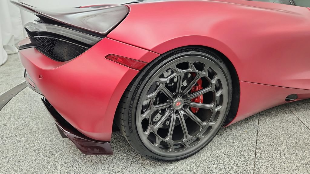 Used 2018 McLaren 720S Performance RWD image 25