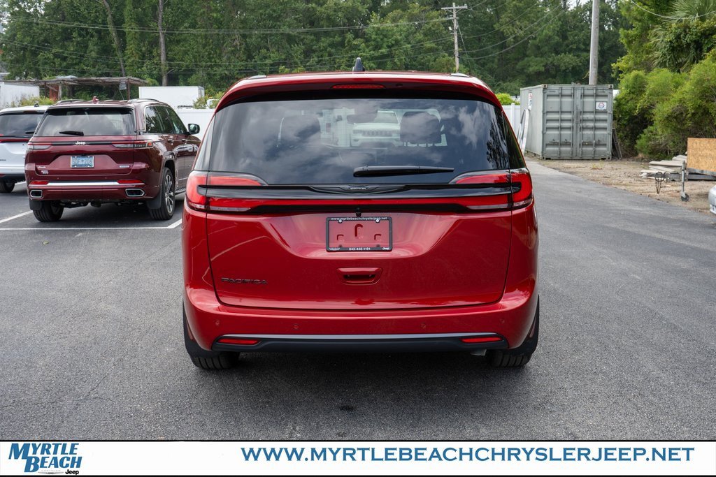 New 2026 Chrysler Pacifica Select image 5