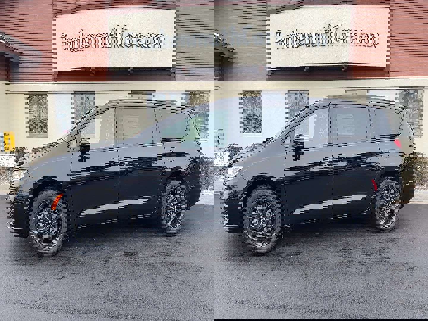 New 2026 Chrysler Pacifica Limited w/ S Appearance Package image 1