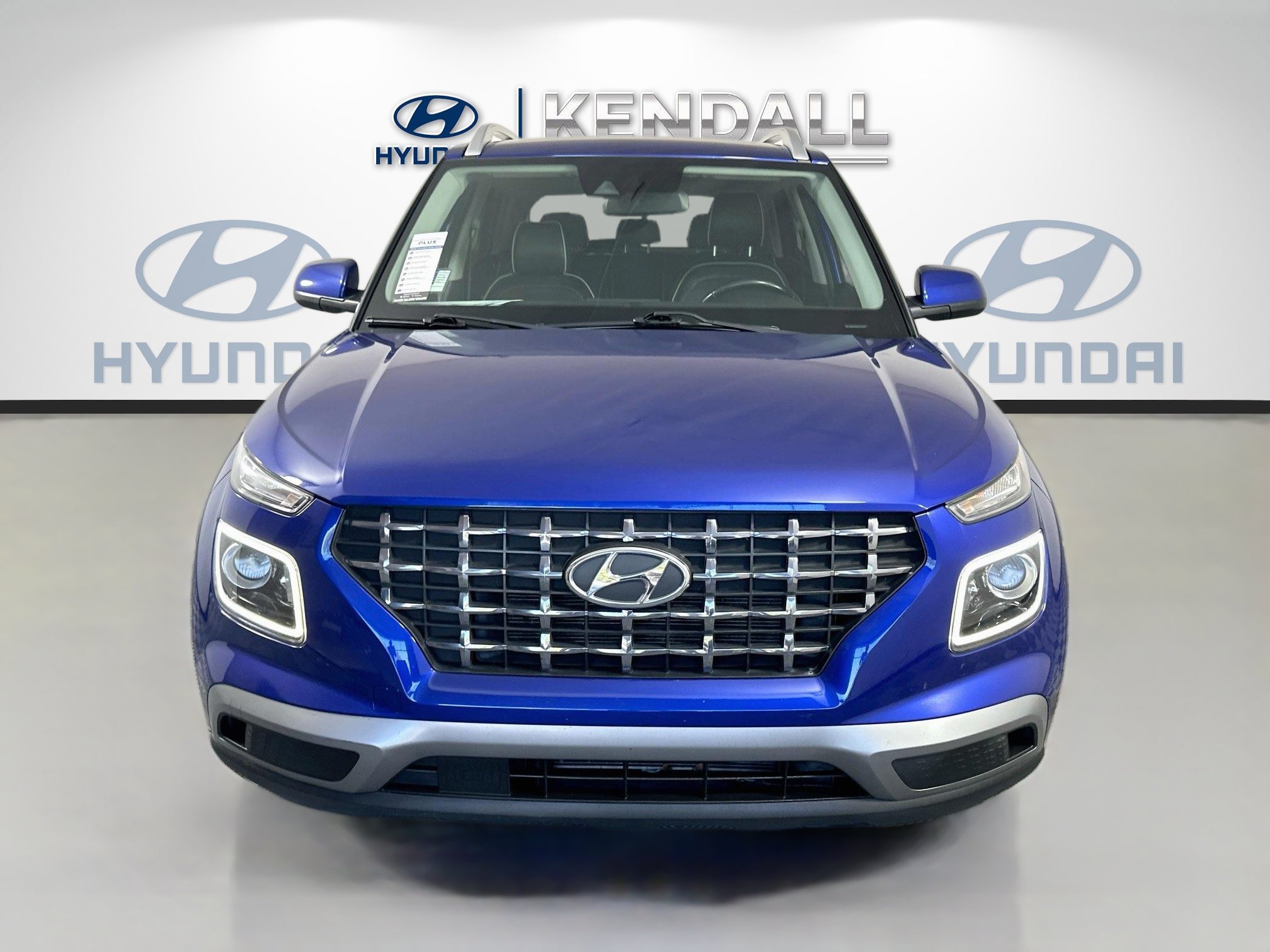 Used 2022 Hyundai Venue Limited FWD image 2