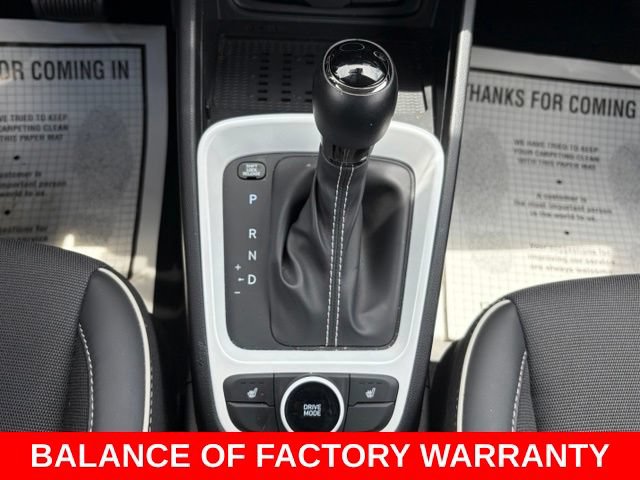 Used 2025 Hyundai Venue Limited FWD image 24