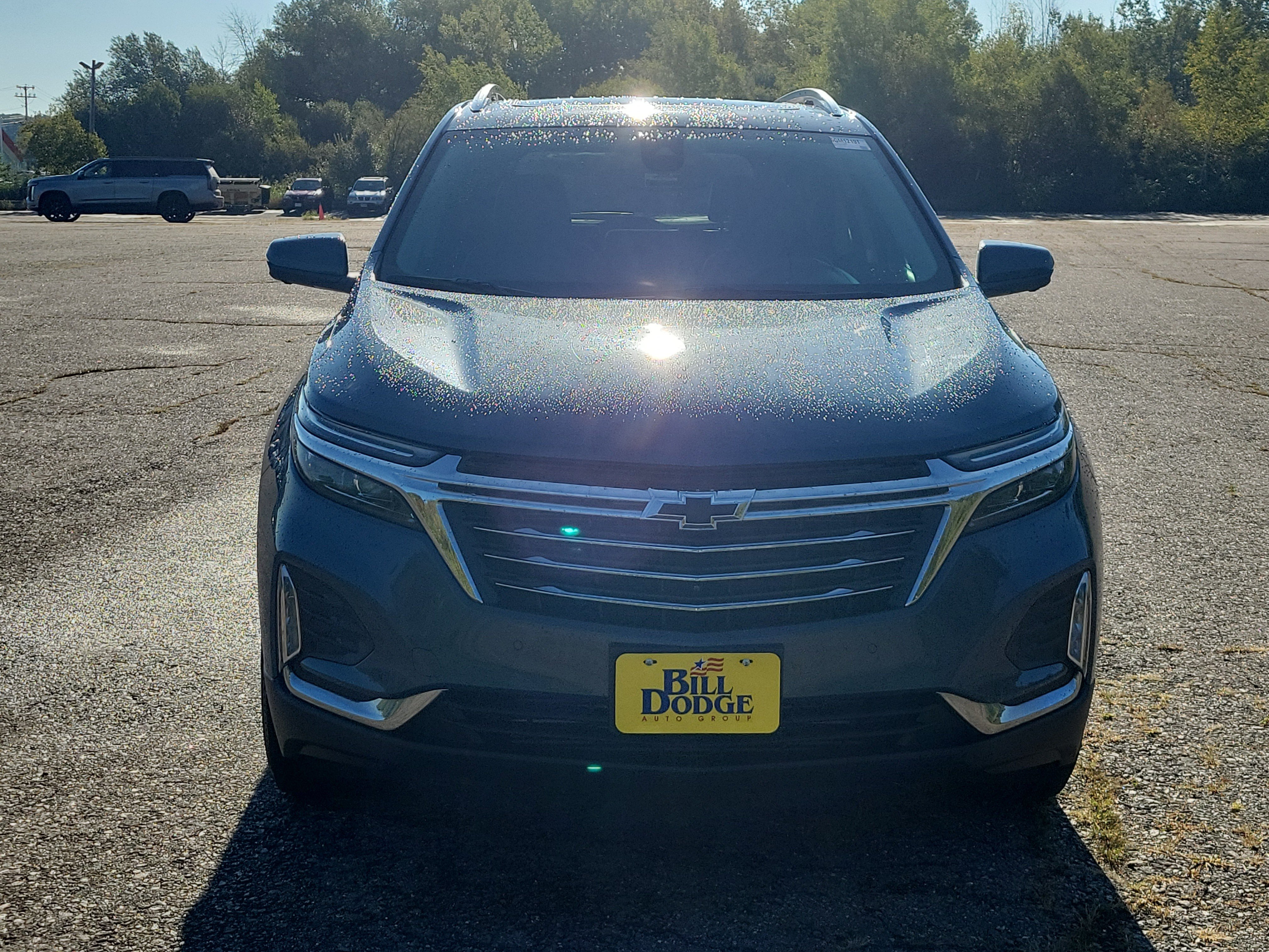 Used 2024 Chevrolet Equinox Premier AWD/4WD image 2