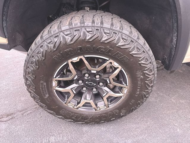 Used 2024 Chevrolet Colorado ZR2 w/ Technology Package AWD/4WD image 33