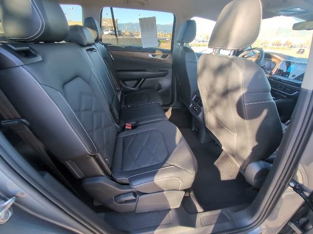 Used 2025 Volkswagen Atlas SE image 32