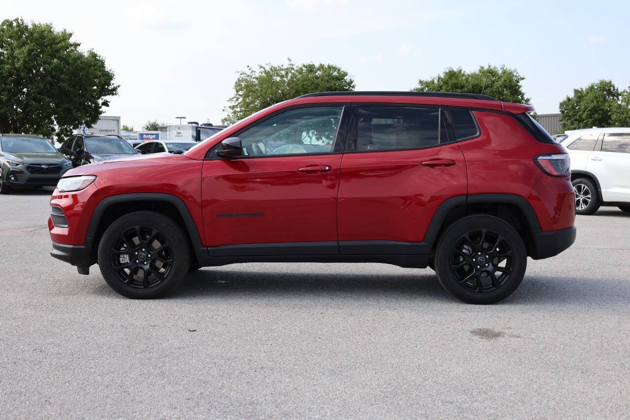 Used 2026 Jeep Compass Latitude AWD/4WD image 8