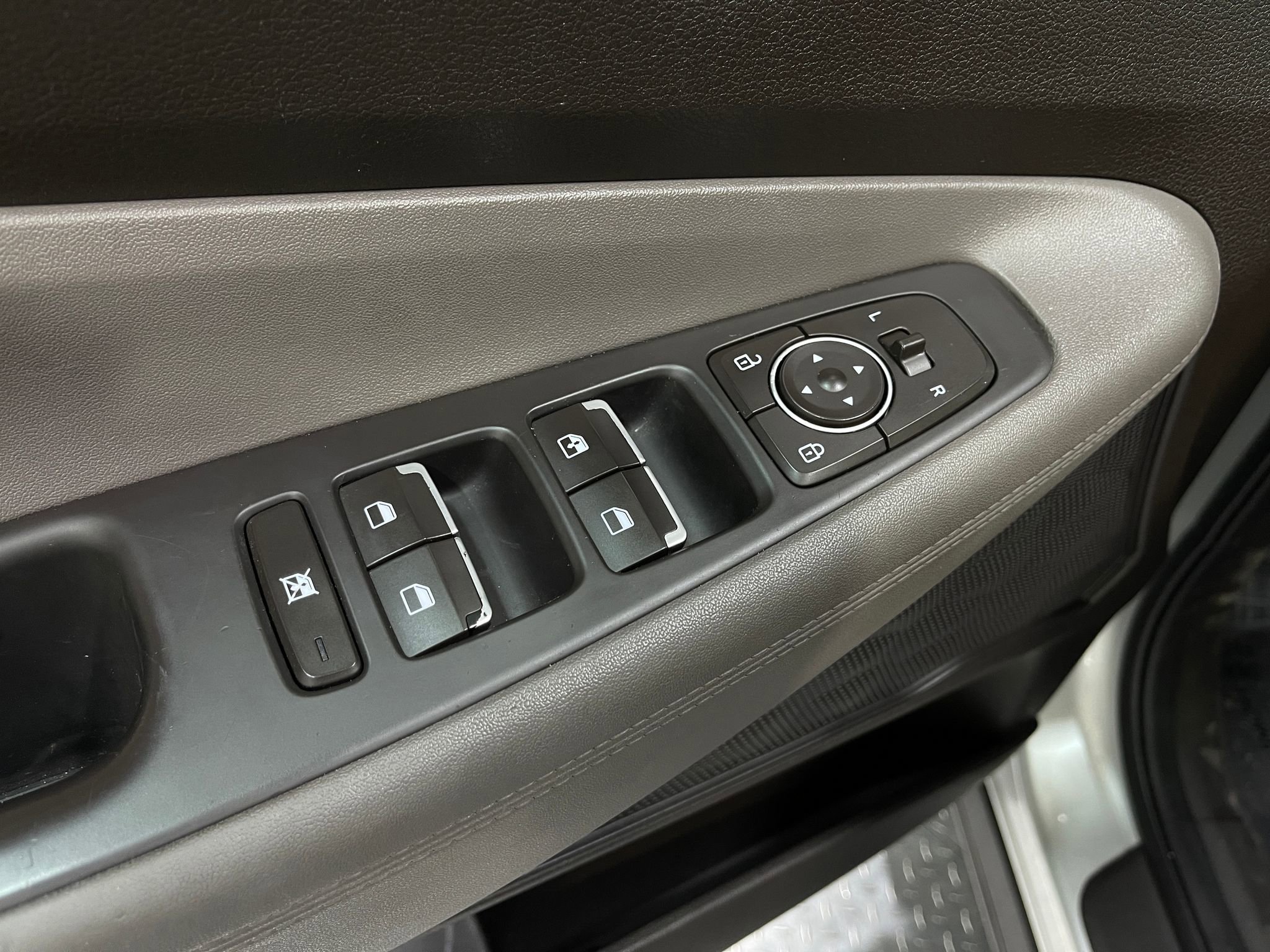 Used 2020 Hyundai Santa Fe SE image 14