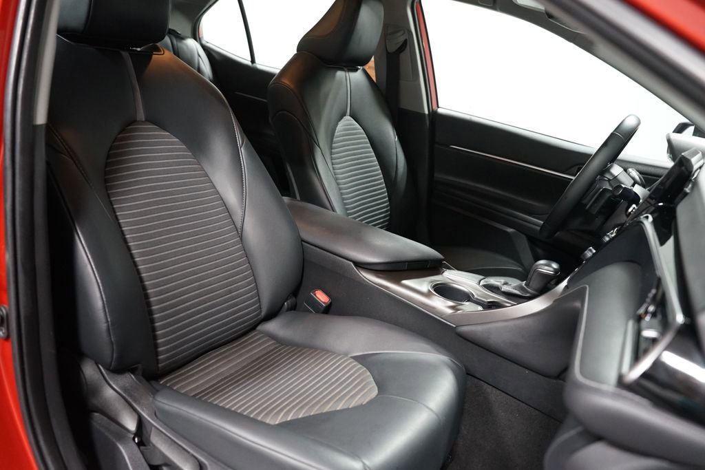 Used 2021 Toyota Camry SE FWD image 25