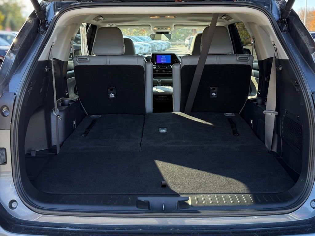 Certified 2025 Toyota Highlander XLE image 5