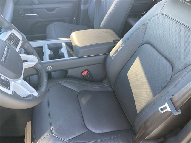 New 2025 Land Rover Defender 130 X-Dynamic SE image 6