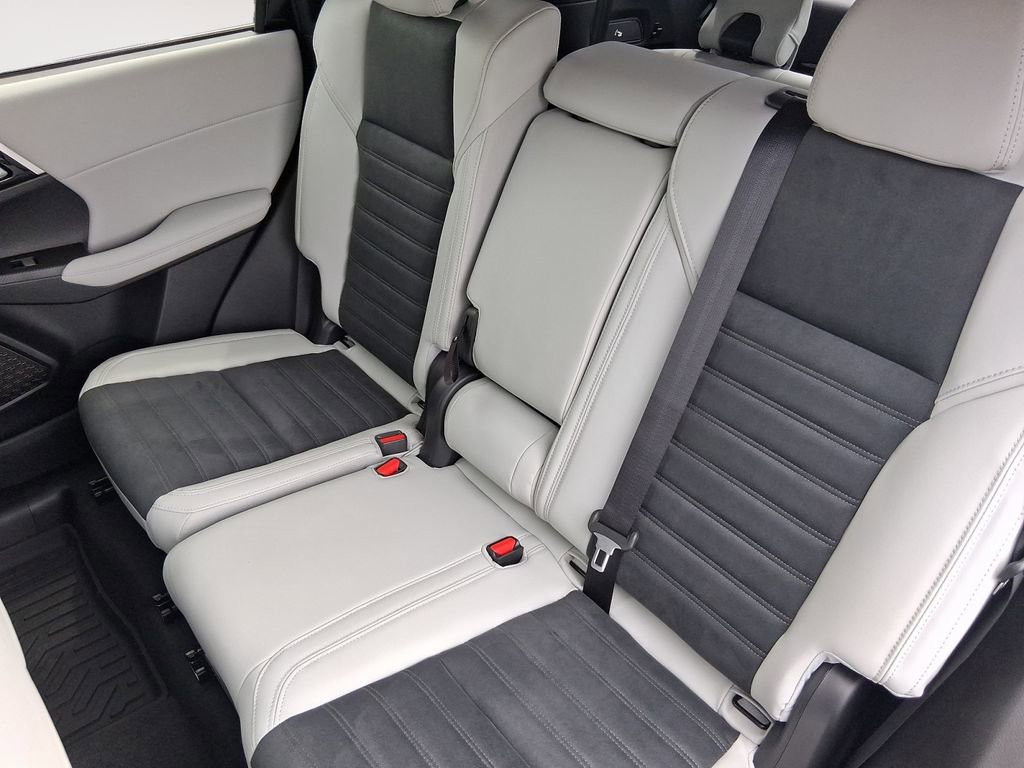 New 2026 Mitsubishi Outlander SE FWD image 13