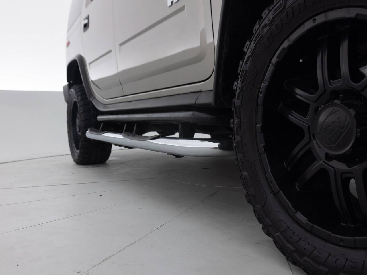 Used 2003 HUMMER H2 w/ Preferred Equipment Group AWD/4WD image 26