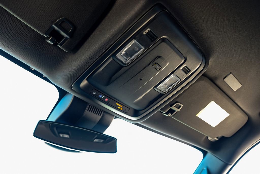 Used 2025 Chevrolet Suburban LS image 26