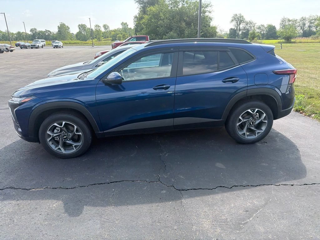 Used 2024 Chevrolet Trax LT w/ Driver Confidence Package FWD image 8