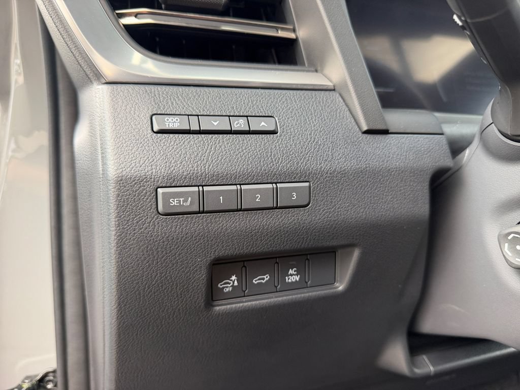 Used 2024 Lexus GX 550 w/ Accessory Package (Z1) AWD/4WD image 24