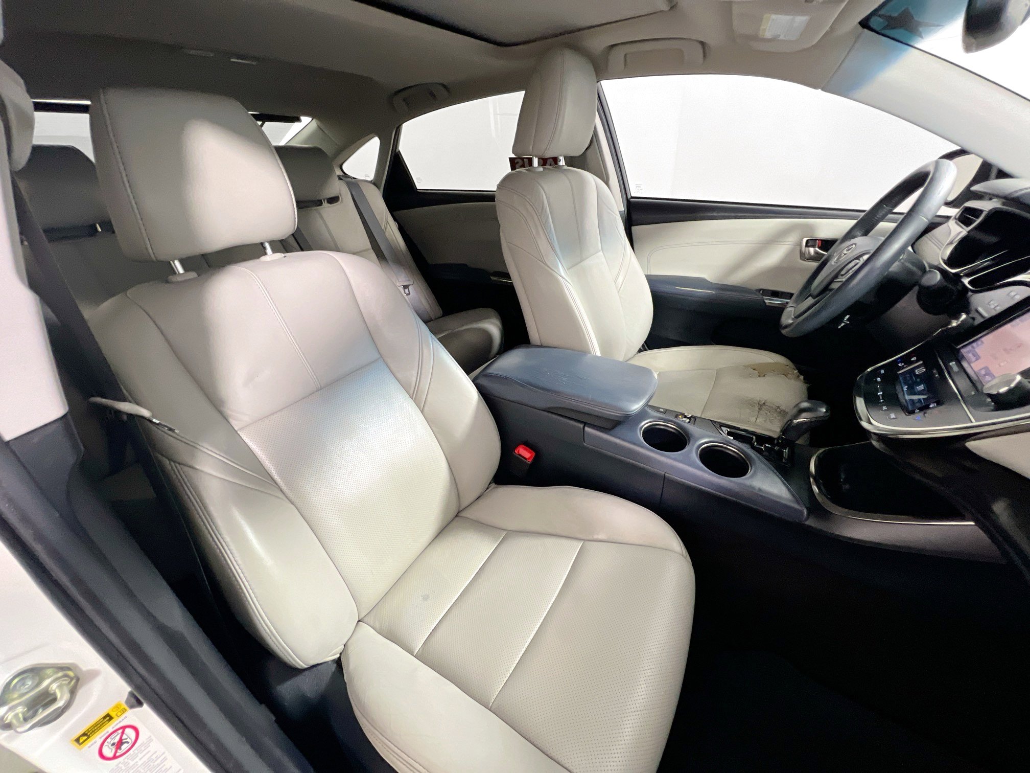 Used 2014 Toyota Avalon Limited image 29