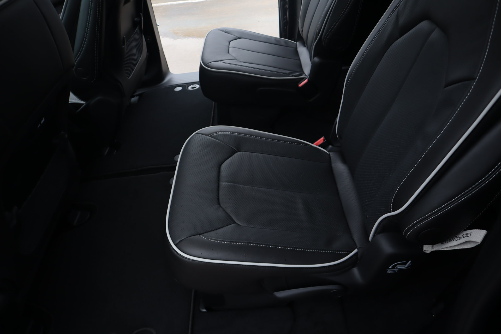 New 2027 Chrysler Pacifica Limited FWD image 12