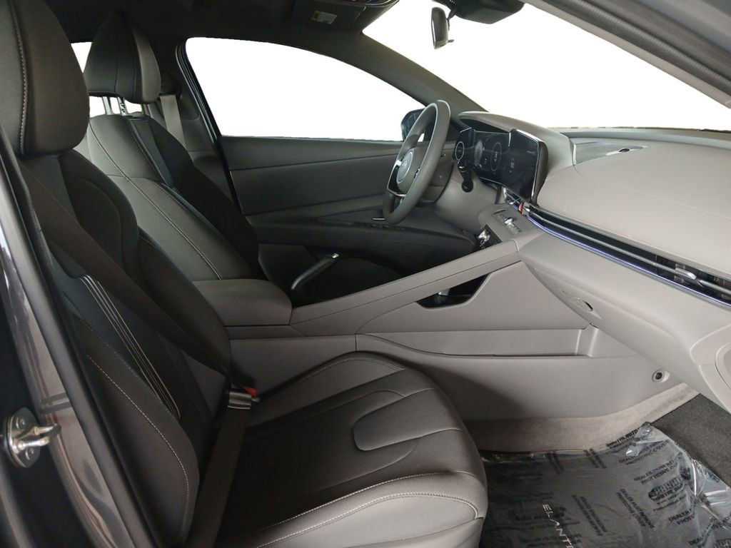 Used 2024 Hyundai Elantra SEL FWD image 15