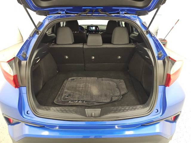 Used 2018 Toyota C-HR XLE FWD image 31