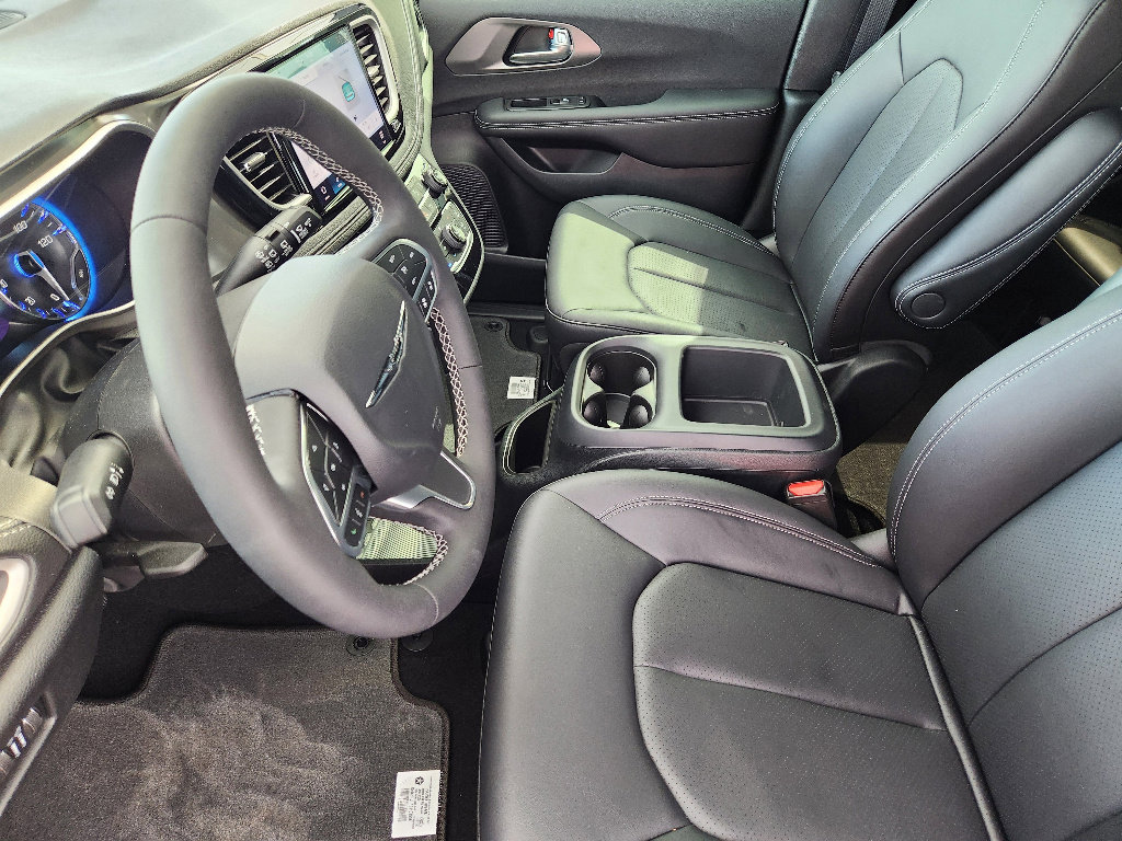 New 2025 Chrysler Pacifica Select image 9