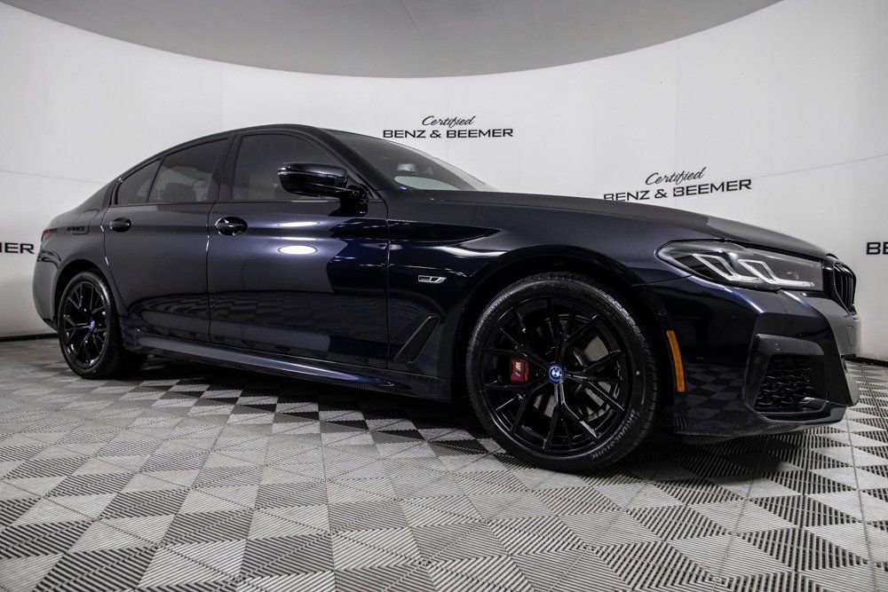 Used 2023 BMW 530e w/ M Sport Package image 4