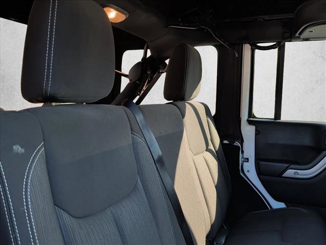 Used 2015 Jeep Wrangler Unlimited Sahara w/ Connectivity Group AWD/4WD image 21