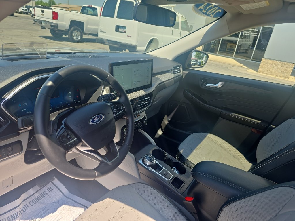 Used 2024 Ford Escape SE w/ PHEV Premium Package FWD image 11
