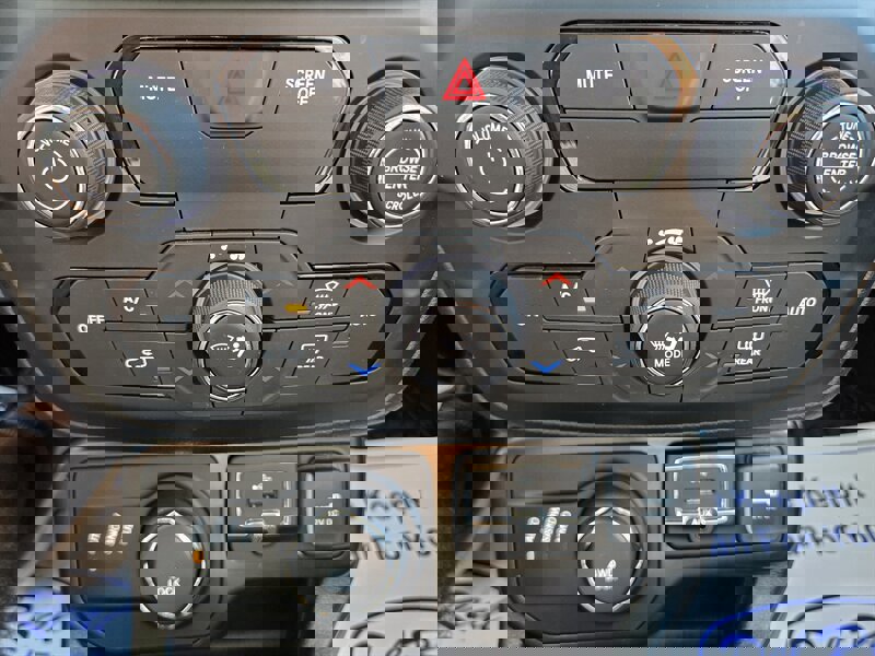 Used 2019 Jeep Renegade Latitude w/ Cold Weather Group image 20