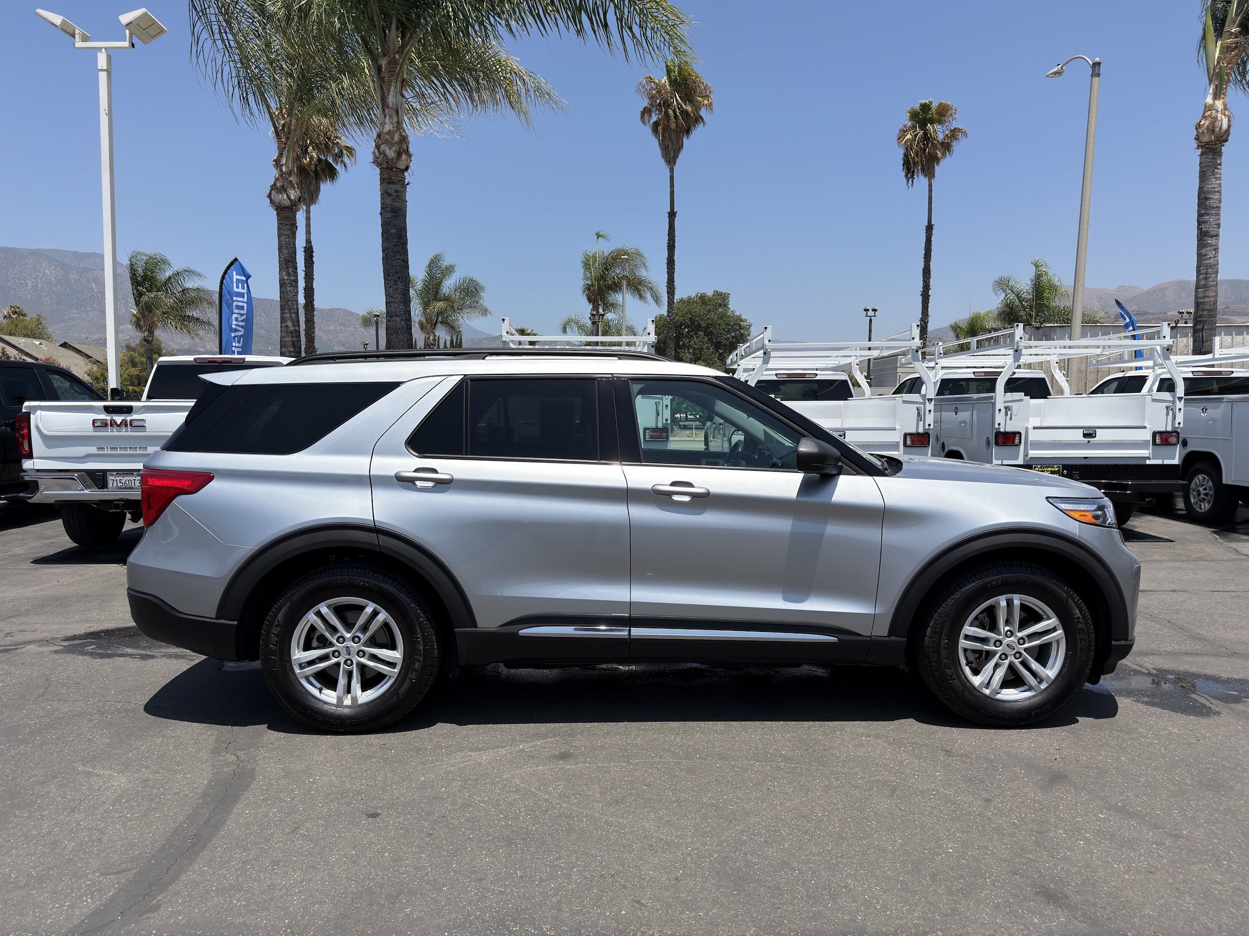 Used 2023 Ford Explorer XLT RWD image 9