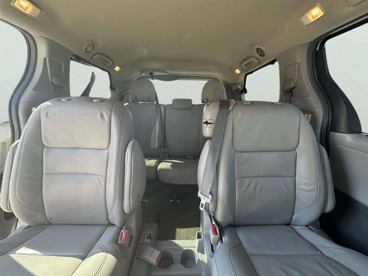 Used 2015 Toyota Sienna XLE image 23