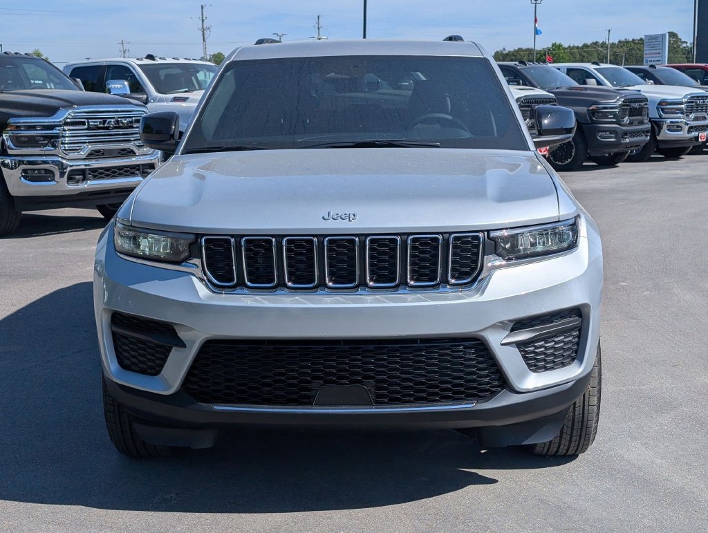 New 2026 Jeep Grand Cherokee Laredo AWD/4WD image 3
