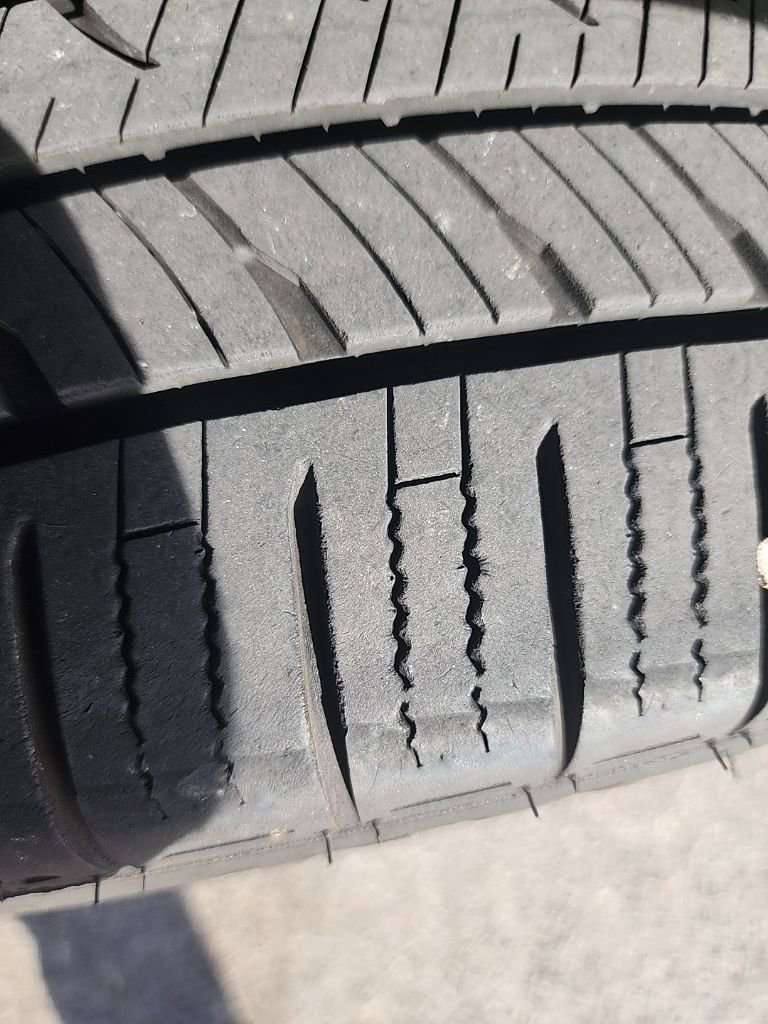 Used 2022 Volkswagen Tiguan SE R-Line image 4