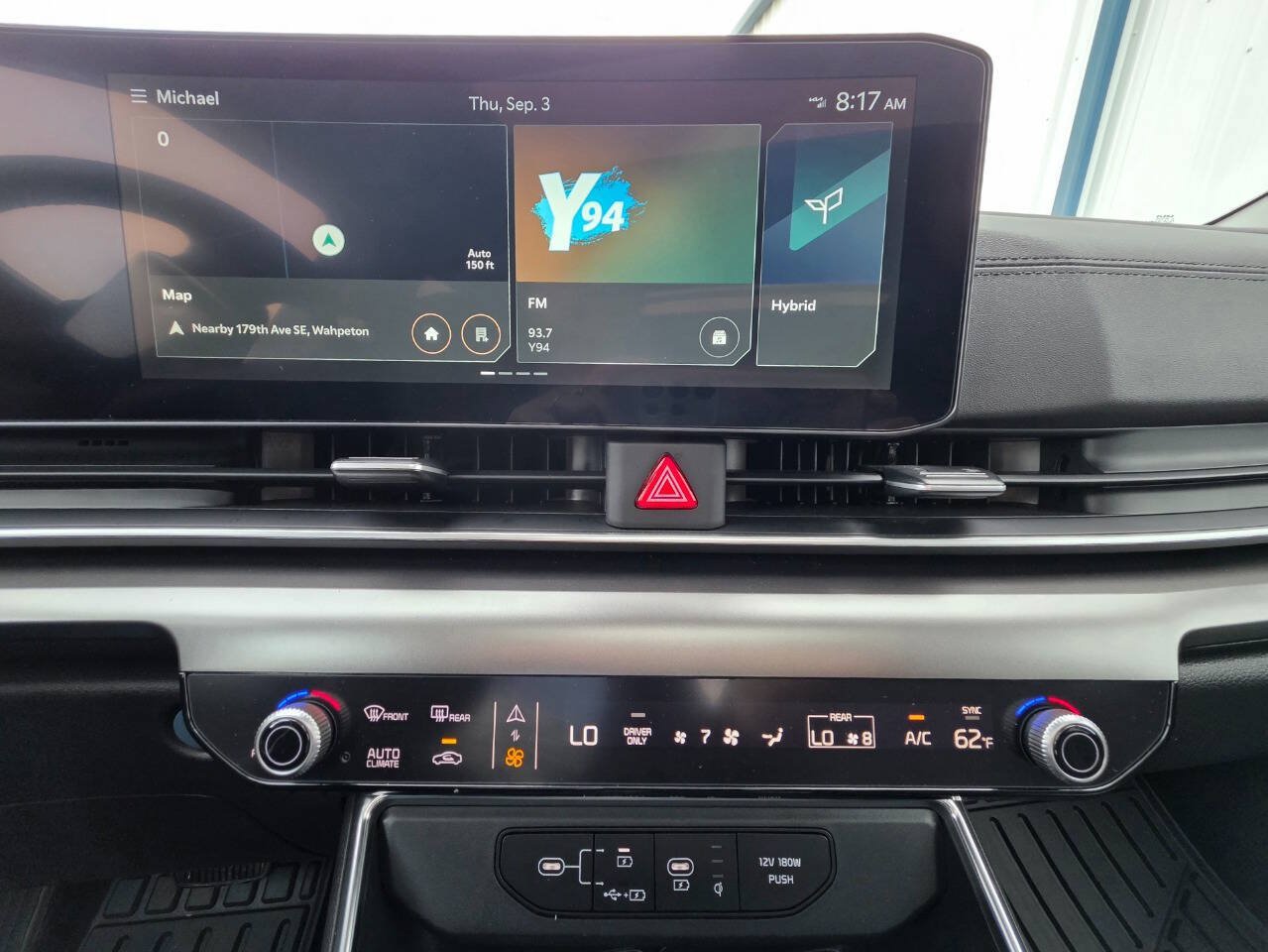 Used 2025 Kia Carnival SX w/ SX Dark Edition Package FWD image 14