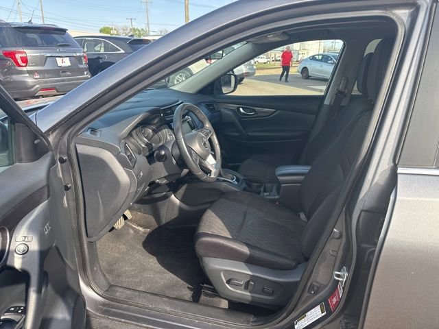 Used 2019 Nissan Rogue SV w/ Sun & Sound Touring Package AWD/4WD image 10