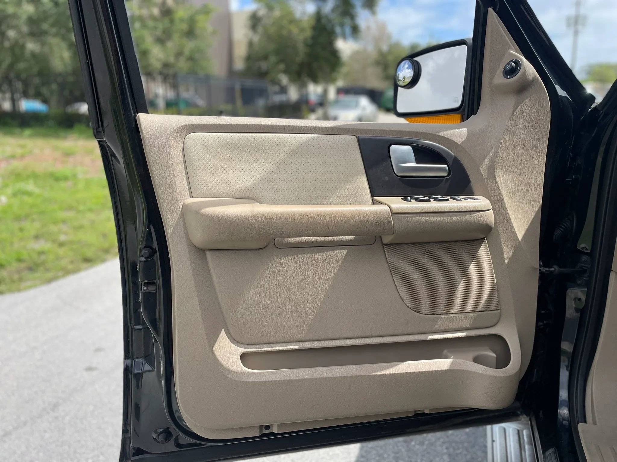 Used 2005 Ford Expedition Eddie Bauer image 27