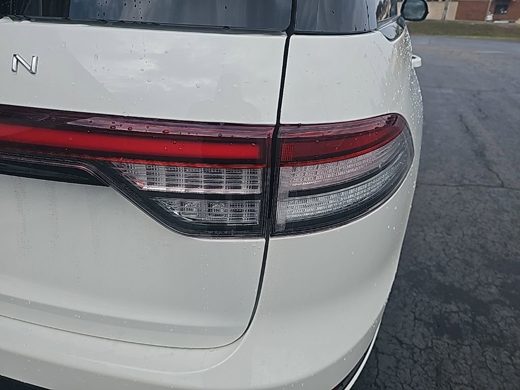 Used 2025 Lincoln Aviator Reserve w/ Jet Appearance Package image 6